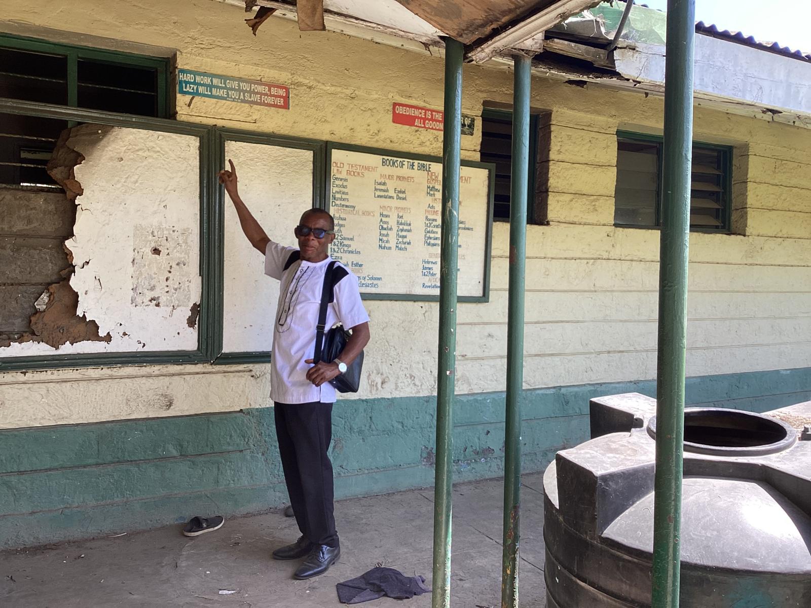 Making final inspection for renovation before signing
